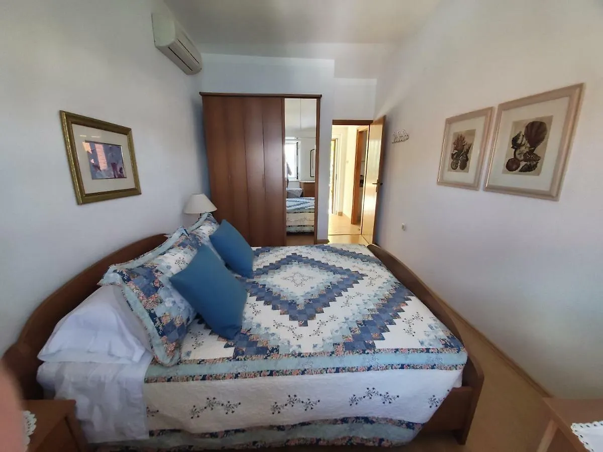 Valun Seaside Apartments 0*,