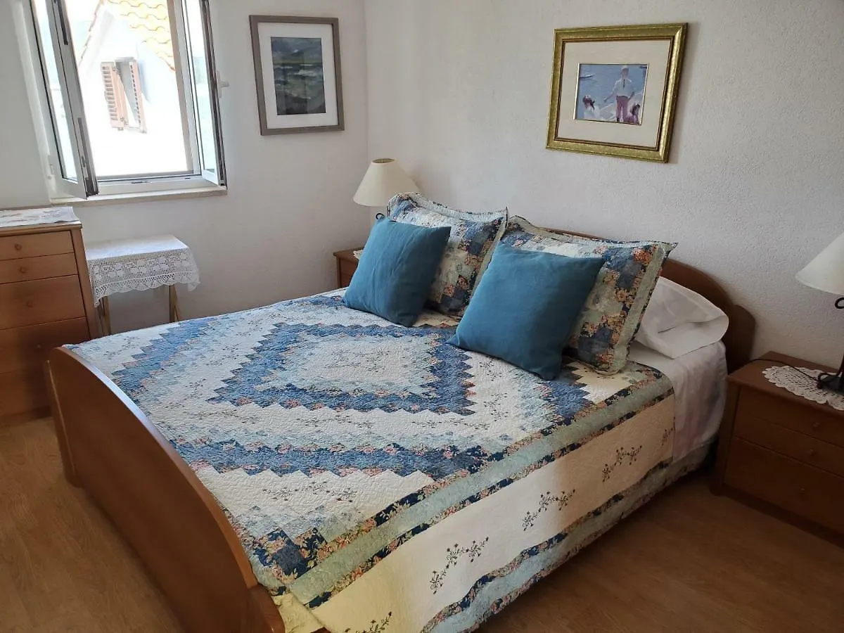 Valun Seaside Apartments